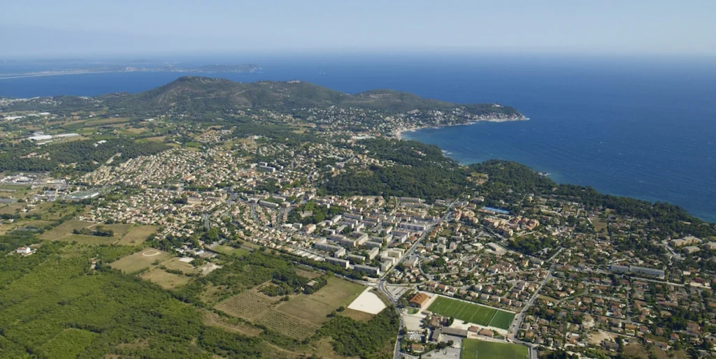 Location de vaisselle au pradet - photo la ville du pradet 83220 dans le var