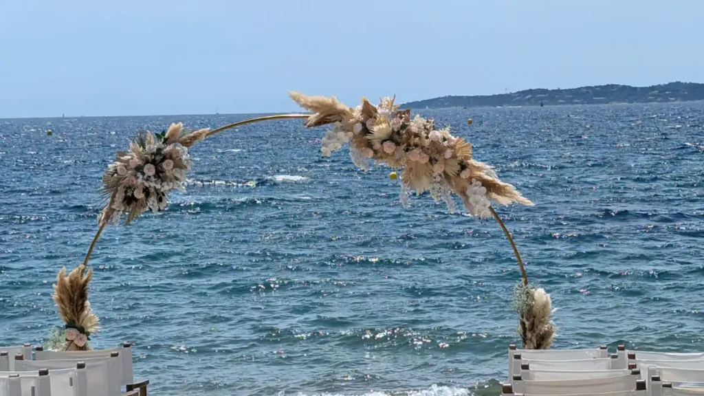 location d'arche pour mariage sur la plage de saint maxime au restaurant le 44
