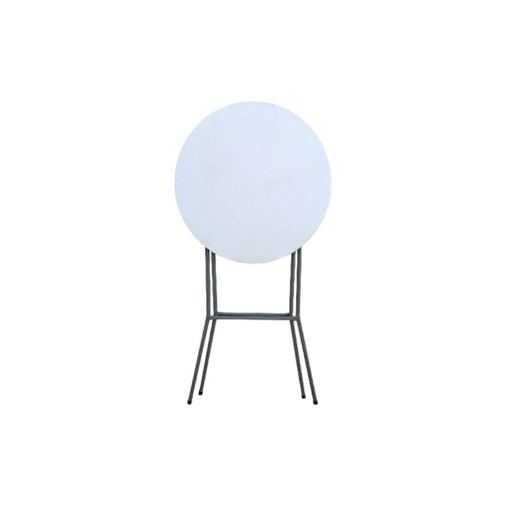 mange debout plié vue de face