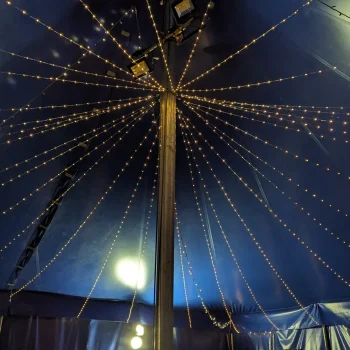 Ciel lumineux mariage sous chapiteau